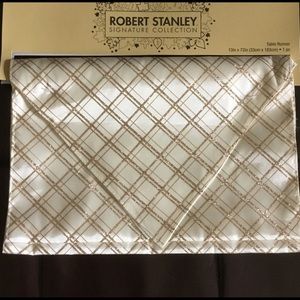 Robert Stanley Fall Table Runner